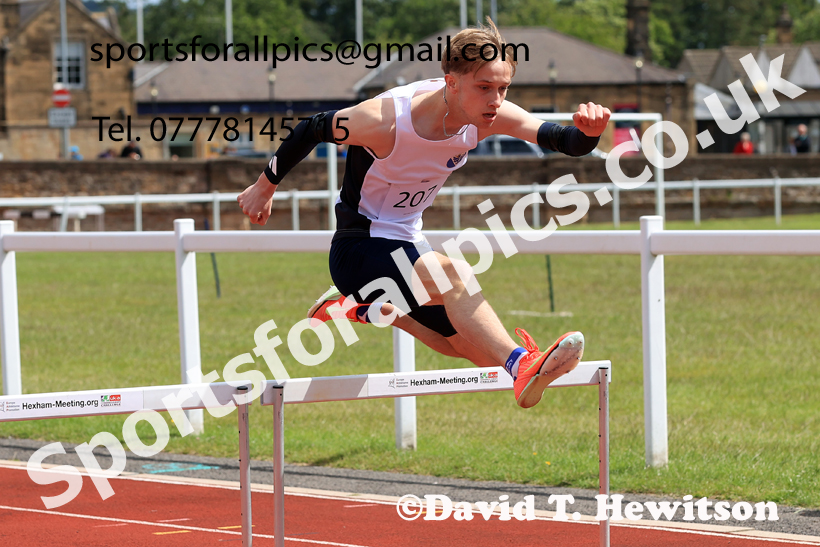 Hurdles, 2026 Northern Schools Inter Counties, Wentworth, Hexham. Photo: David T. Hewitson/Sports for All Pics